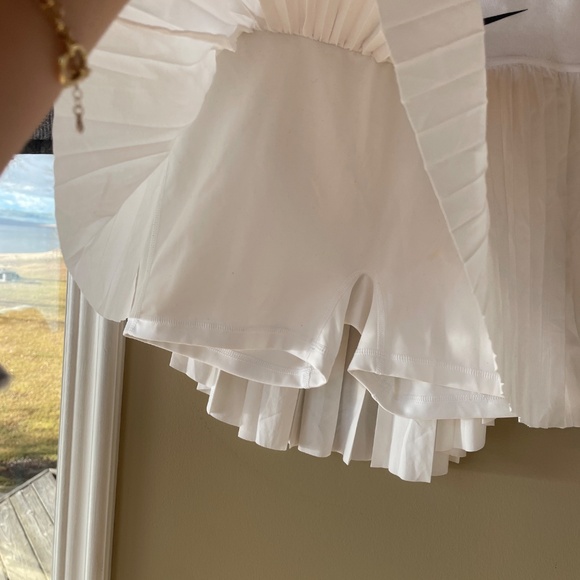 Nike White Golf or Tennis pleated Short/Skirt - Size M - Picture 3 of 3